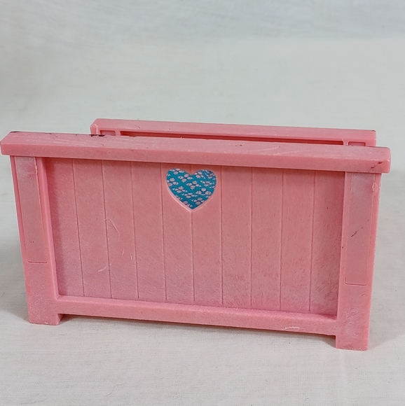 Battat Furniture pink heart tiny  toy plastic bed - Picture 15 of 16